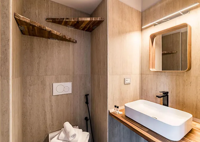 Lyrica - Your At The Opera!